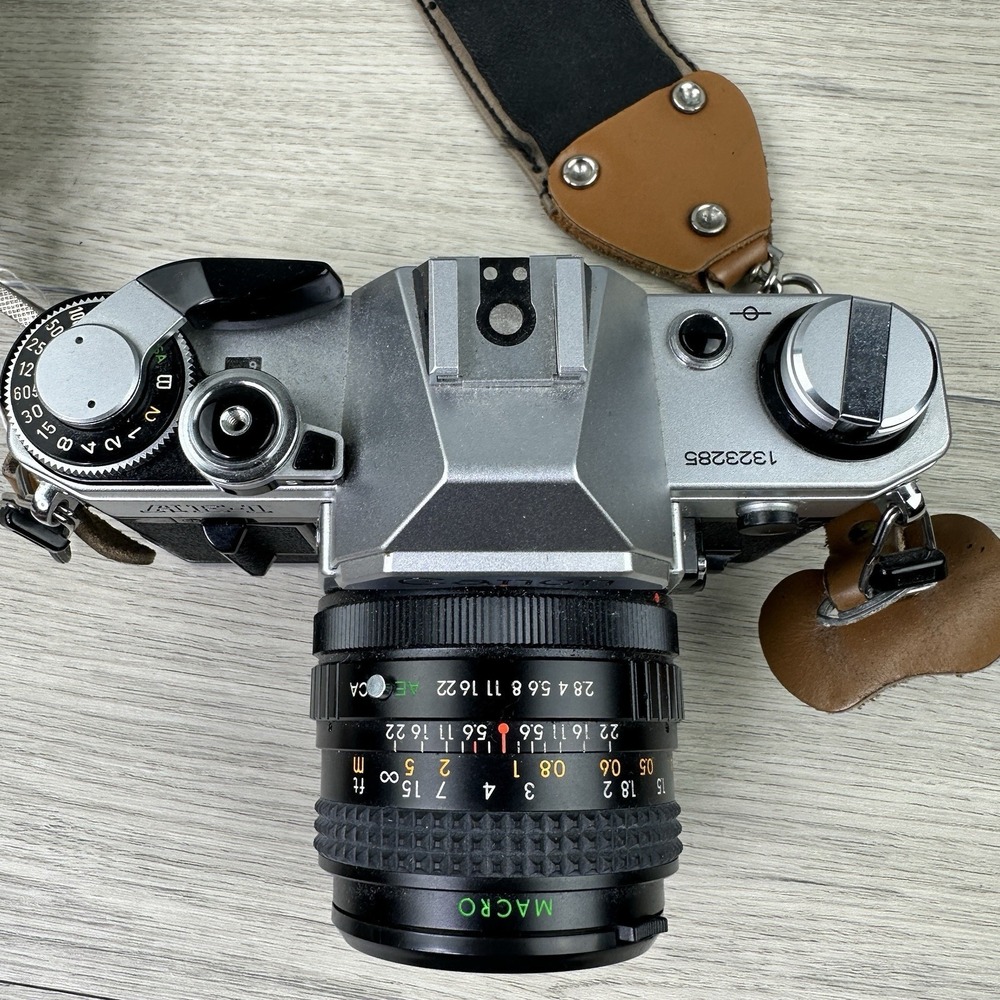 Vintage Canon AE-1 35mm SLR Film Camera w/ 28mm f2.8 Lens Strap Japan - Picture 3 of 13